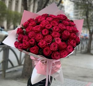 Купить 51 розу — Букет Малиновый бархат