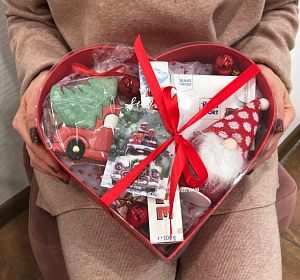 Композиции из цветов и конфет — Подарочный набор С любовью в новый год