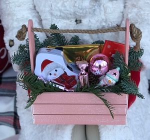 Композиции из цветов и конфет — Подарочный набор Весёлые снеговики