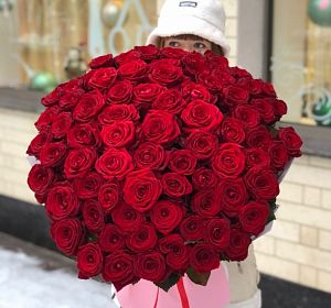 Букеты с красными розами — Букет из 75 высоких роз Ред Наоми