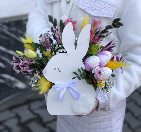 Ящик с цветами "Пасхальный кролик белый"  №1