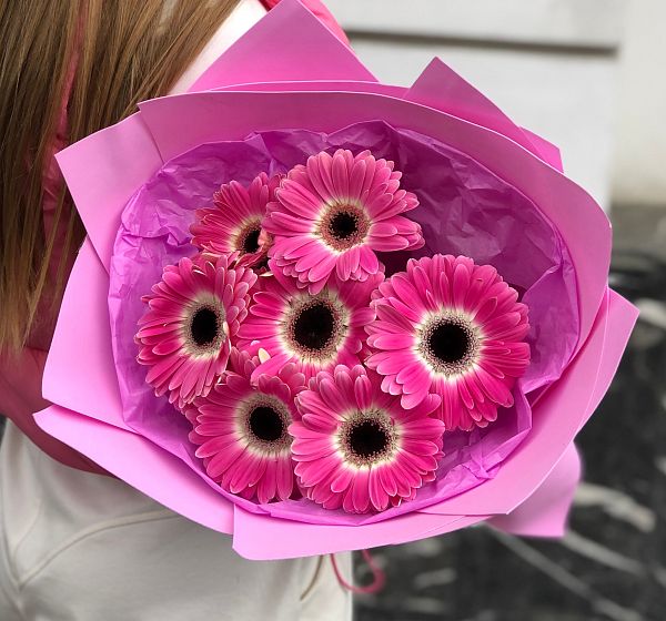 Букет цветов нежный комплимент (Гербера и Упаковка для цветов) | Картинка №2