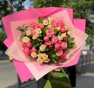 Букеты из кустовых роз с доставкой — Романтические приключения