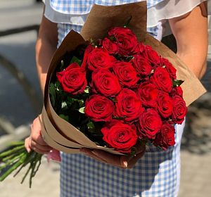 Букеты с красными розами — Яркая любовь