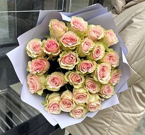 Букеты из 25 роз — Букет Лёгкость жизни