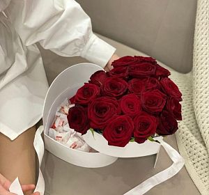 Букеты с красными розами — Нежное сердце