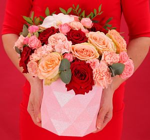 Букеты из кустовых роз с доставкой — Милый комплимент