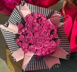 Букет из розовых цветов — 45 роз Мисти Бабблс