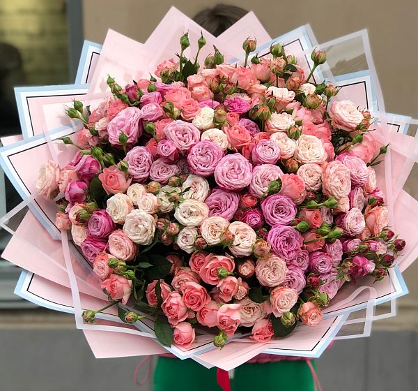 Букет цветов афродита (Роза кустовая 50 см и Упаковка для цветов) | Картинка №2