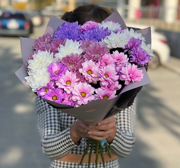 Букет цветов лавандовый десерт (Хризантема кустовая и Упаковка для цветов) | Картинка №3