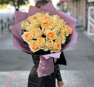 Цветы на годовщину свадьбы — 25 кремовых роз