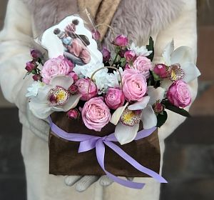 Букеты на 1500 рублей — Цветы в пакете "Тому, кто в сердце"