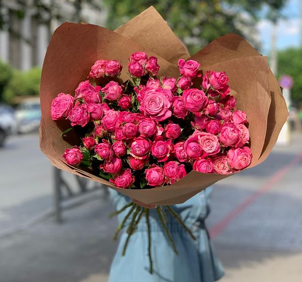 Букет цветов малиновое безе (Роза кустовая  60-70 см и Упаковка для цветов) | Картинка №3