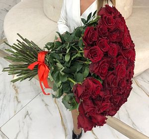 Букет из красных цветов — Букет из 101 шикарной высокой красной розы